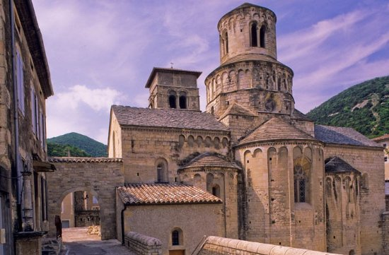 L’abbatiale du XI et XIIe siècle de Cruas